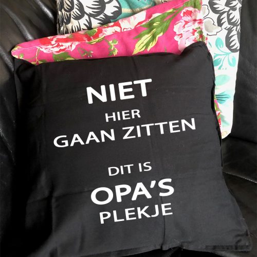 Kussen met tekst vaderdag opa's plekje