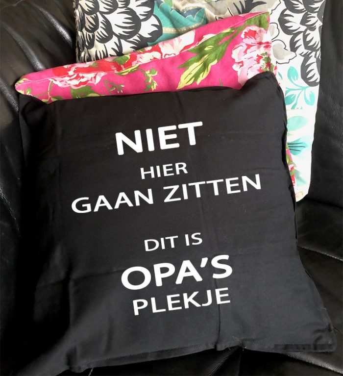 Kussen met tekst vaderdag opa's plekje